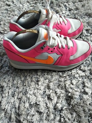 nike trainers with orange tick