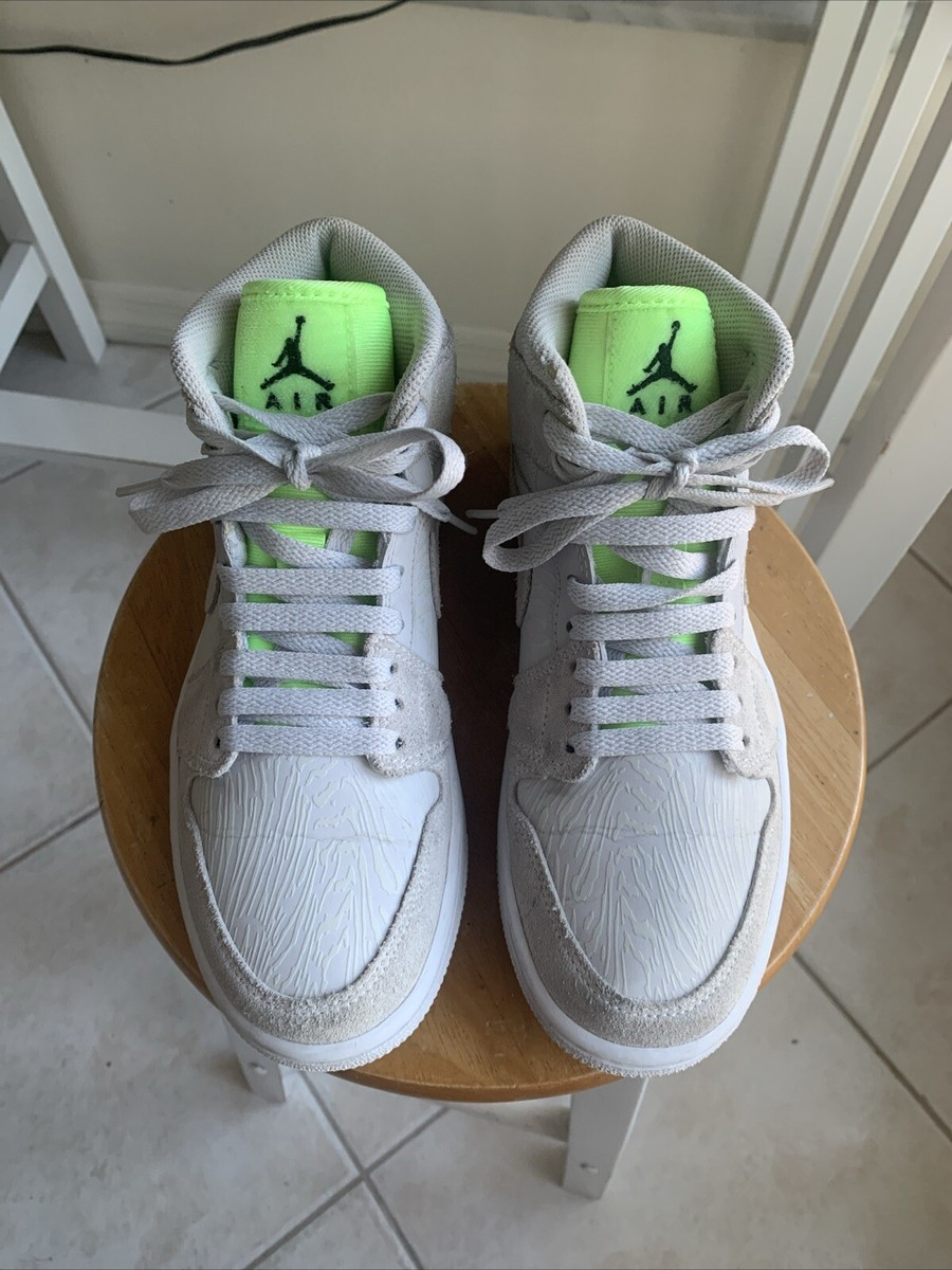 Nike Air Jordan 1 mid Vast Grey Ghost Green CV3018-001 Women's Sz