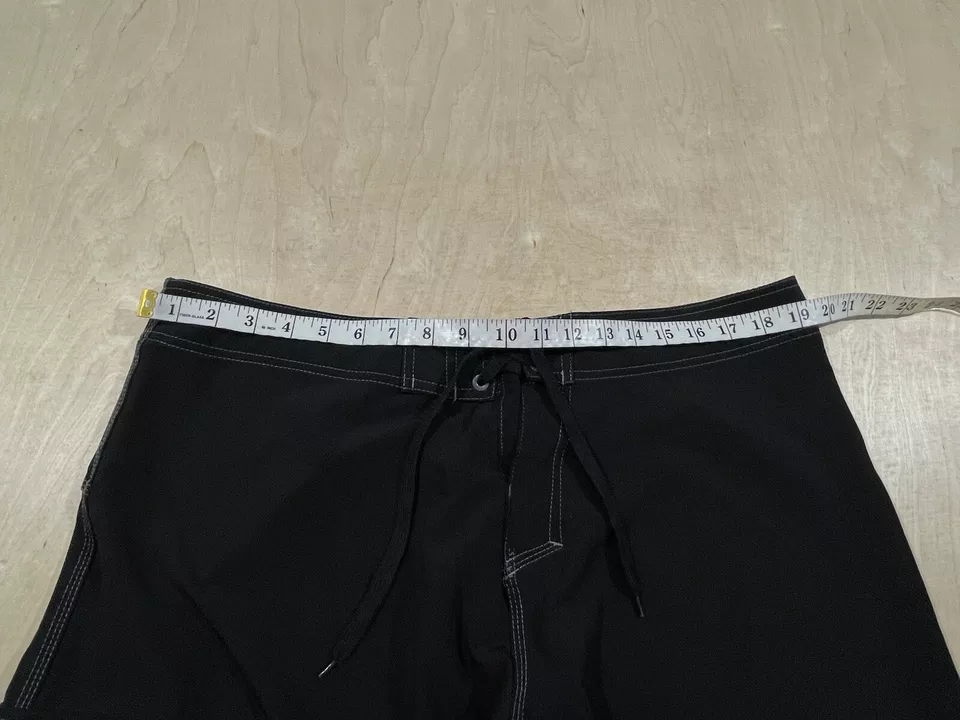 Pantalones cortos de natación Burnside Board Cargo Pocket negros para hombre talla 38 Foto 2 de 4