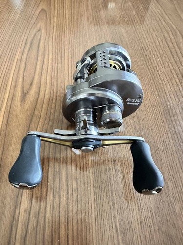 Shimano 17 Calcutta Conquest BFS HG Left Hand Baitcasting Reel - Picture 3 of 5