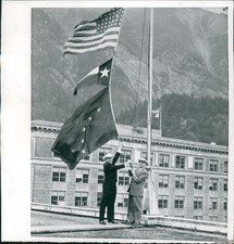 1958 Photo Texas Gov Brother Bill Price Hoists Texas Flag In A.K Politics 8X8