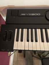Yamaha YS  200 Keyboard/Synthesizer