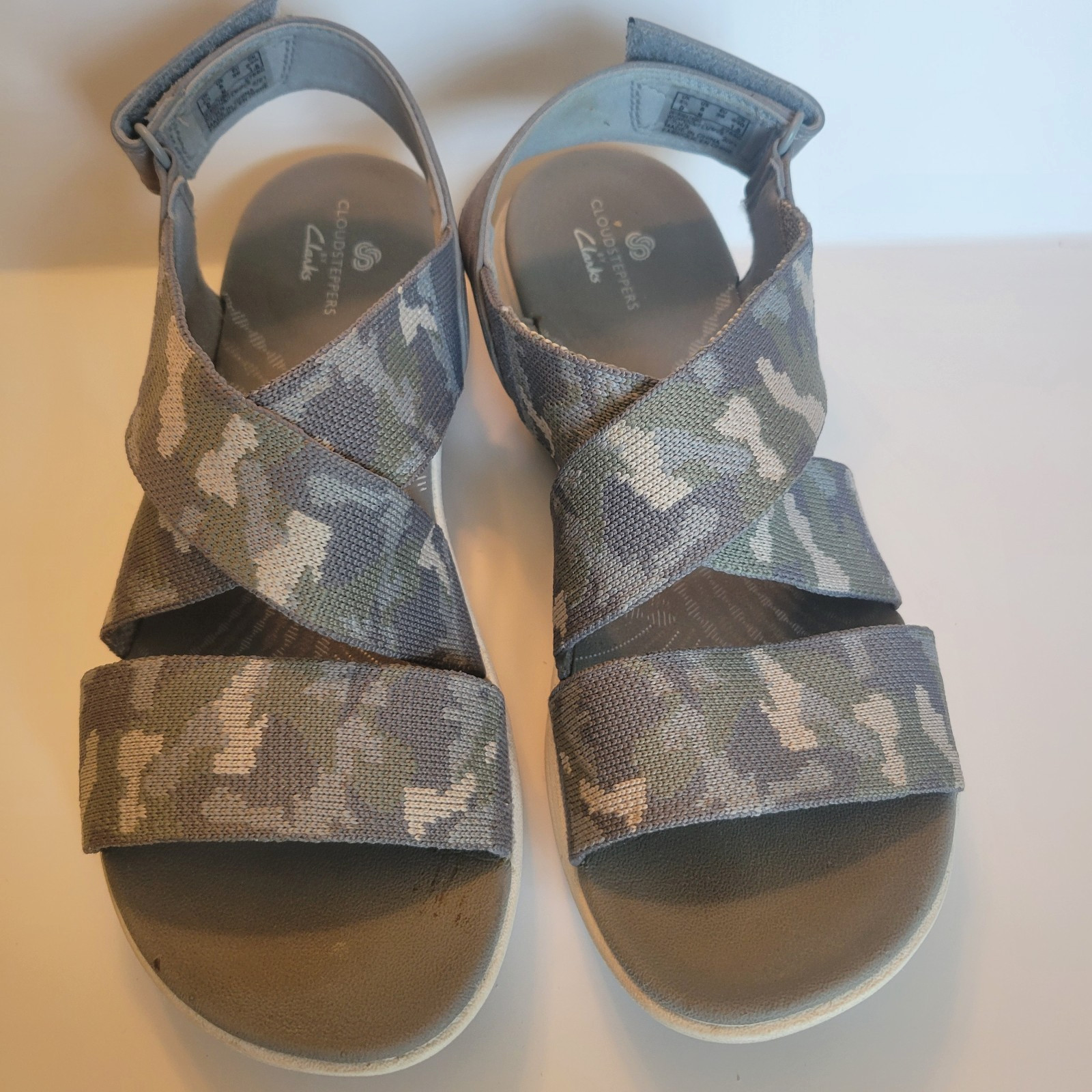 Clarks Cloudsteppers Women’s 8W Gray Khaki Camo Adjustable Sandals