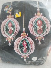 VINTAGE Holiday Christmas 6 Piece Ornament Kit Bead and Sequin Pushpin Craft