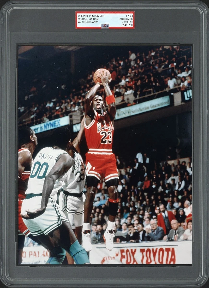 BLACK-CAT! 1990 Bulls MICHAEL JORDAN vs REGGIE LEWIS (Rip) PSA/DNA Type  Photo