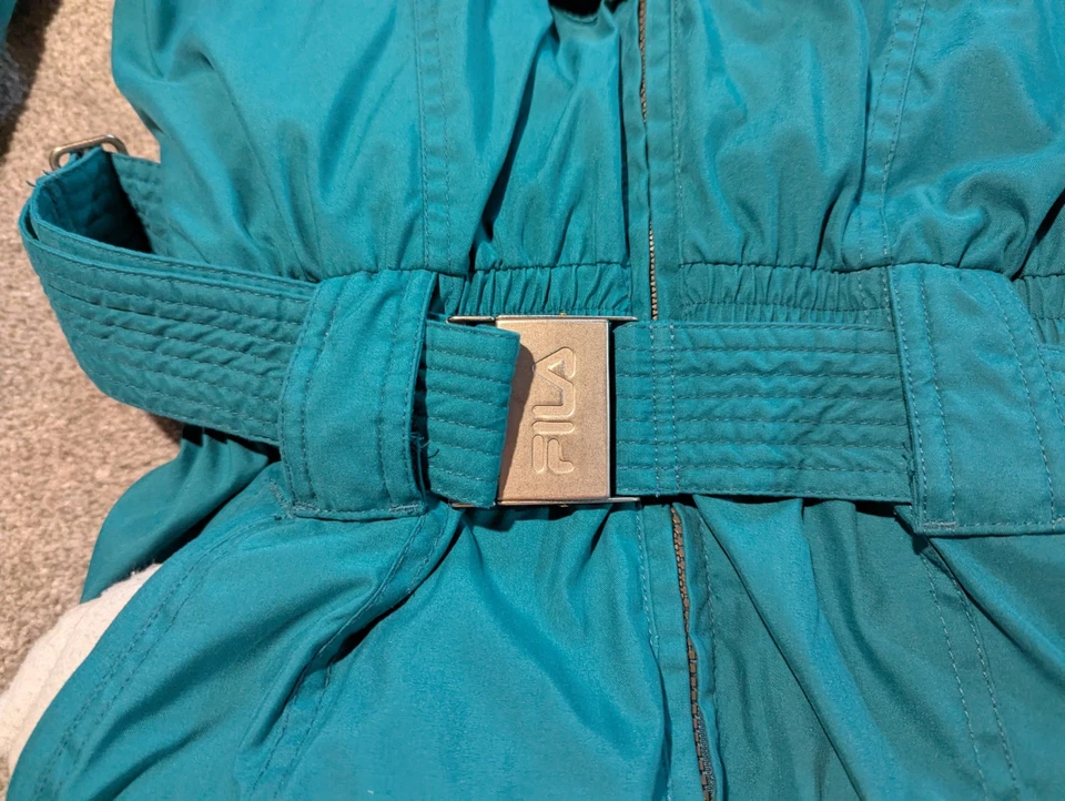 Traje de esquí vintage Fila para mujer 8 azul azulado años 90 mono de nieve de una pieza con cinturón  Foto 3 de 4