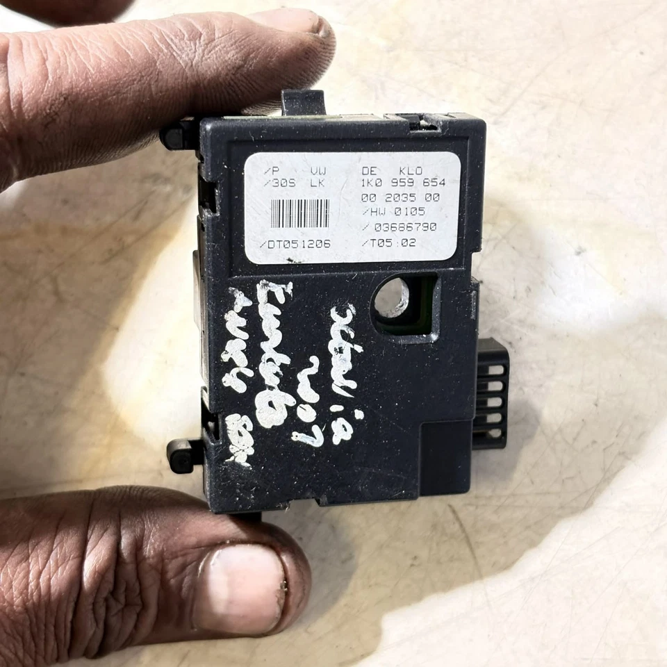 Módulo de unidad de control sensor de ángulo de posición de la rueda de dirección Audi A3 8P 2007 1K0959654 Foto 2 de 4