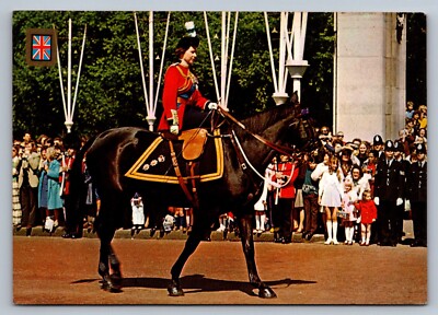 Postcard Queen Elizabeth II Horseback Trooping the Colour Unposted 6x4 M445