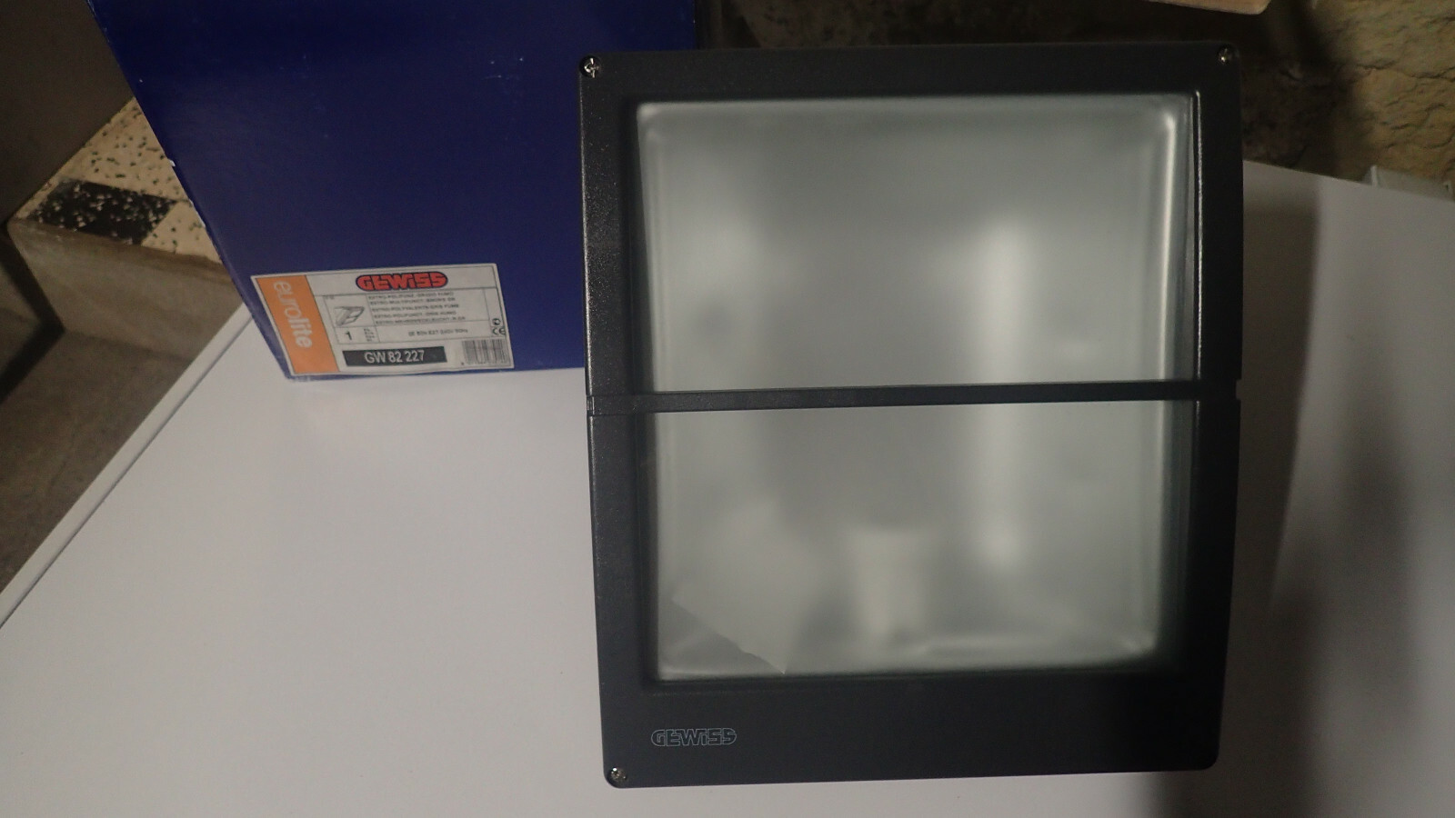 Spot applique extérieur IP55 GEWISS GW82227 anthracite E27 230v 80W