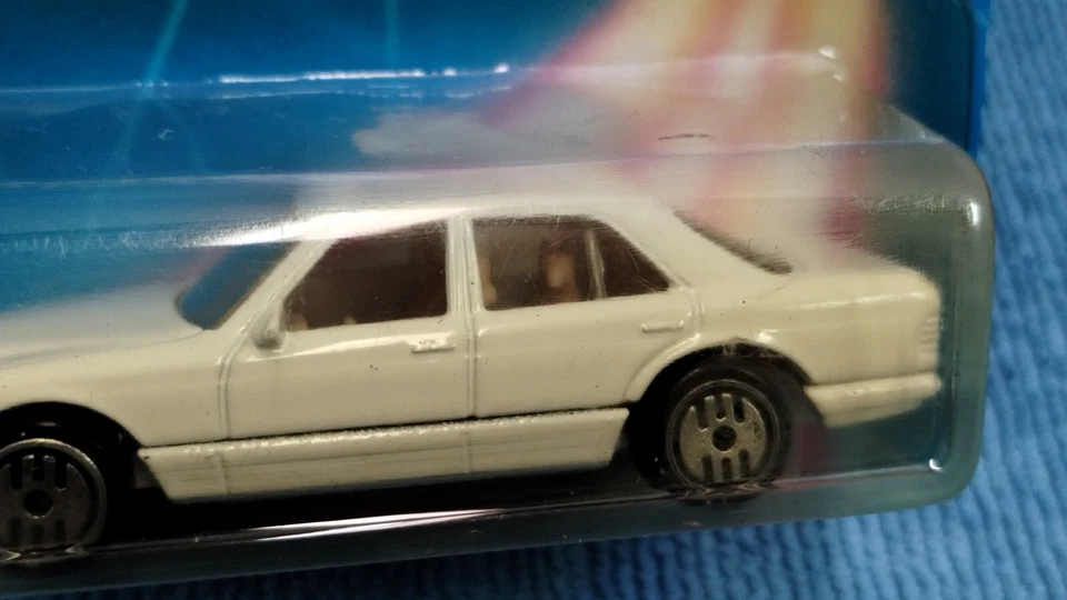 HOT WHEELS Vintage Speed Fleet New Model Mercedes 380 SEL W/Dog Unpunched Card! - Image 3 of 4