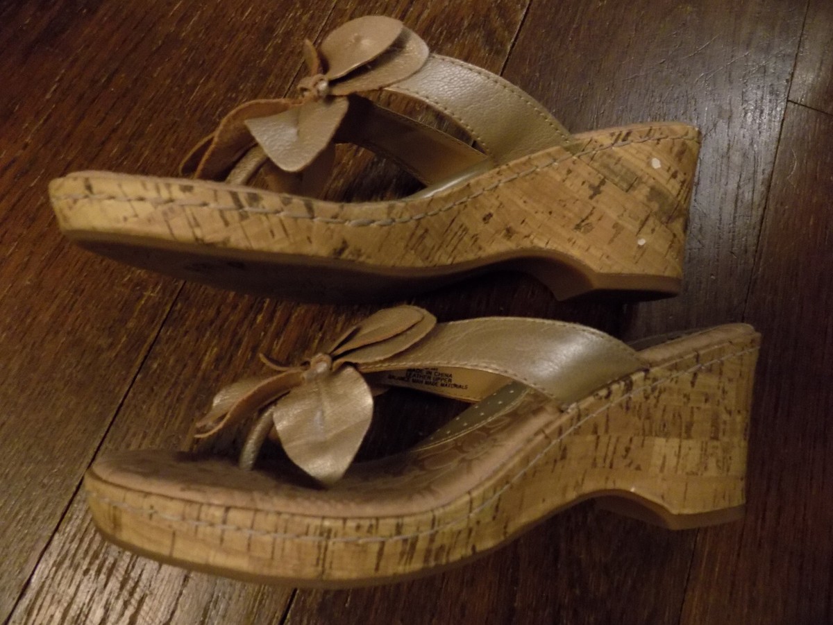 Sandales Bjorndal En Cuir Noir à Talon Compensé - Taille 10 US - Fleur Décorative, Occasion Excellente état