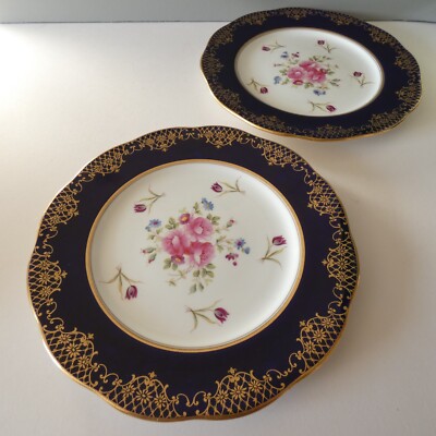 2 antike Aynsley Dessertschrank Teller handbemalt floral kobaltblau vergoldet