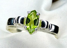 💚Ring 925 Silber Gr. 17,8 (56) facettierte Peridot Olivin Navette UNIKAT NEU💚