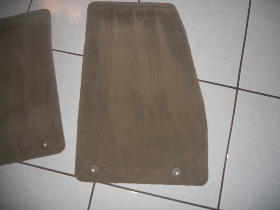 Alfombrillas delanteras y traseras OEM GM de 4 piezas beige para Buick LaCrosse 2012-2015 Foto 3 de 4