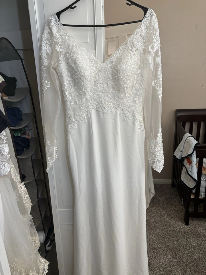 Oleg Cassini Wedding Dress - Image 4 of 4