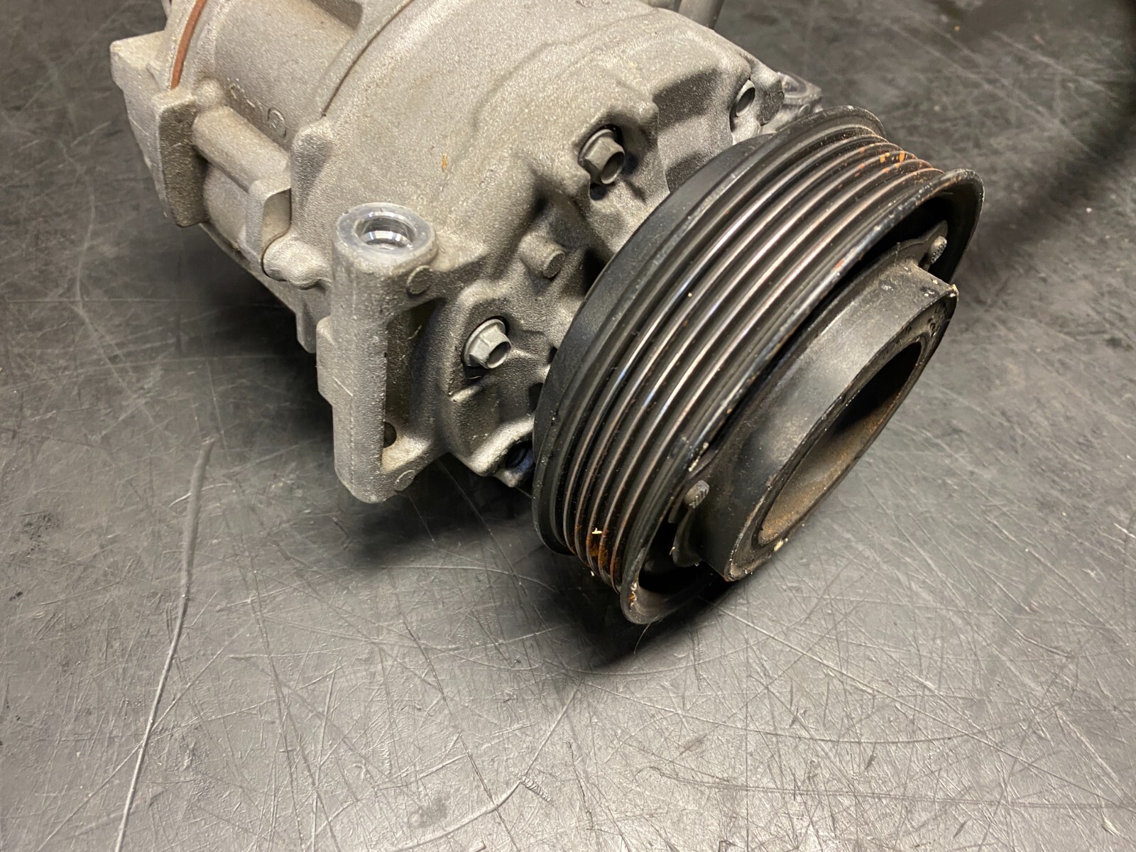 Porsche 911 GT3 2004 Ac compressor