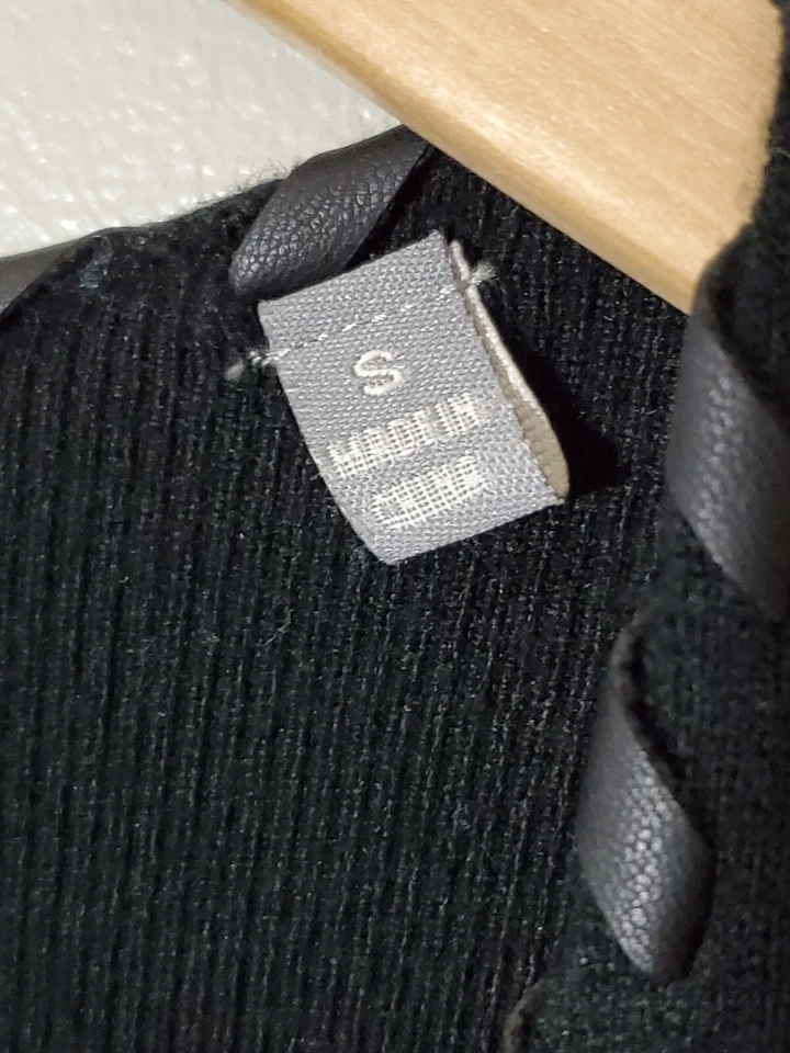 Nieman Marcus Cárdigan Pequeño Negro Con Flecos Largos Imitación Cuero Foto 4 de 4