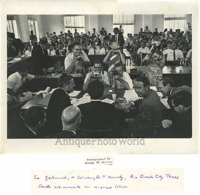 Senatoren Yarborough Salisbury und Ted Kennedy Vintage Foto von G. Gardner