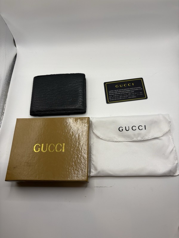 GUCCI Black Color Leather Wallet With Box used condition missing bee emblem￼