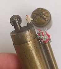 Briquet ancien a essence artillerie laiton corde trench art artillery lighter