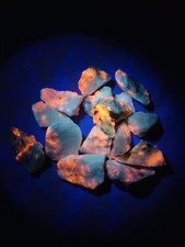Hackmanite Rough UV Reactive Stone Color Changing Under UV Light Reactive Top
