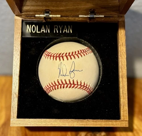 NOLAN RYAN Autographed Baseball Signed with COA