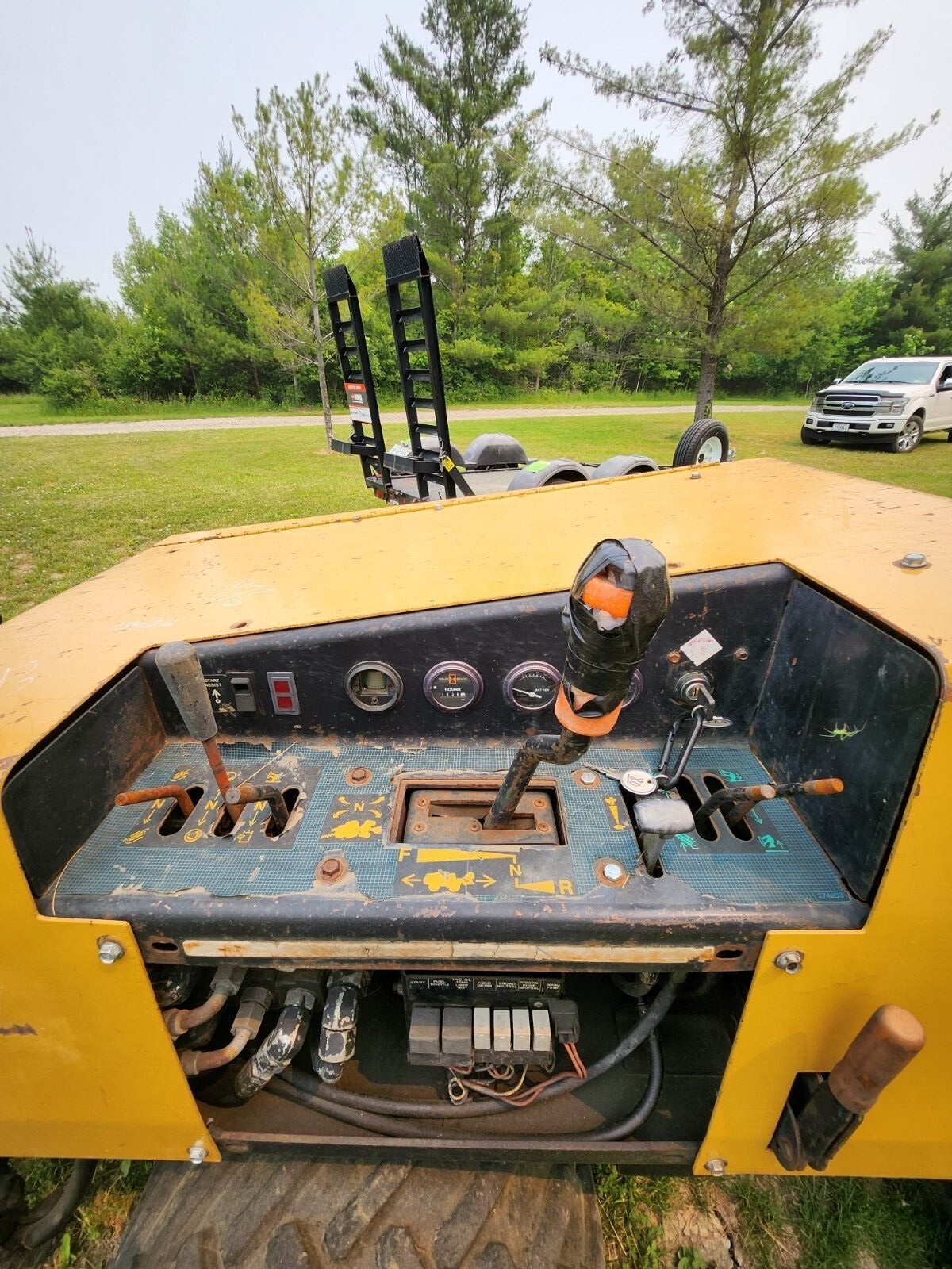 2002 Ditch Witch 410SX with 2016 Trailer Trencher Vibratory Plow