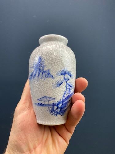 VINTAGE BLUE & WHITE CHINESE POTTERY CRACKLE GLAZE VASE - Picture 3 of 5