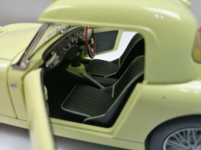 Revell Metal 1/18 1952 AUSTIN HEALEY SPRITE Classic car Boxed