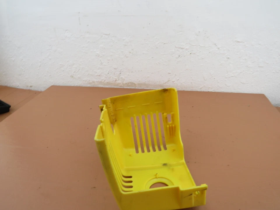 Cubierta del motor McCulloch 3310 String Trimmer OEM Foto 4 de 4