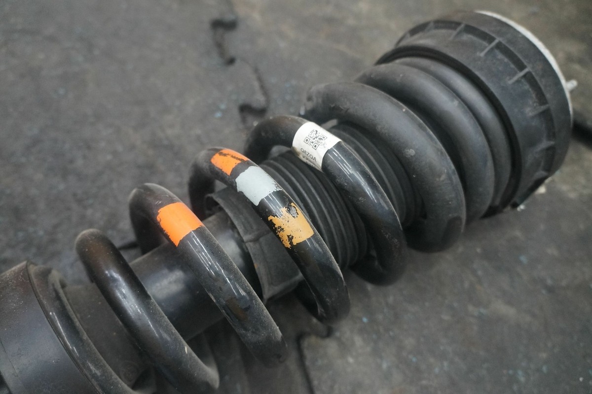 Front Left Shock Absorber Spring Coil Strut T4A17929 Jaguar F-Pace 