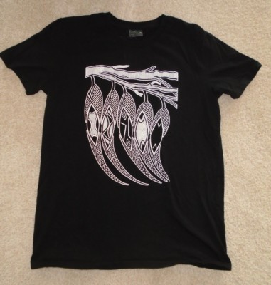 E & L Black & White Leaves Hanging From a Branch Short Sleeve T Shirt Size Mediu