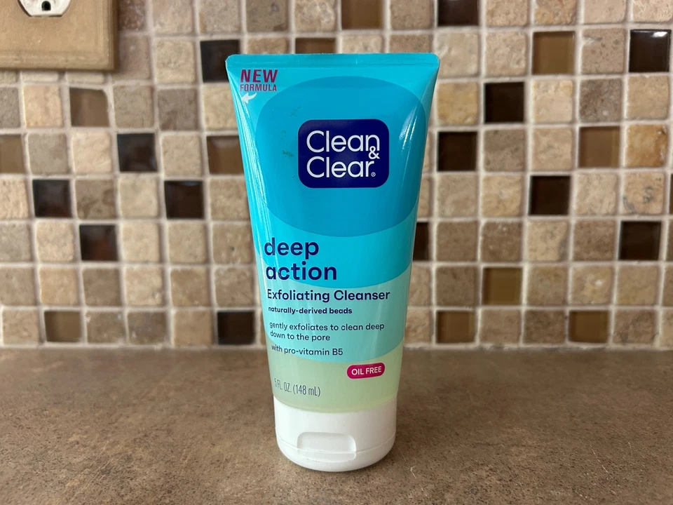 14 Pack Clean & Clear Deep Action Exfoliating Scrub Oil Free 5 Oz Each - Image 4 of 4