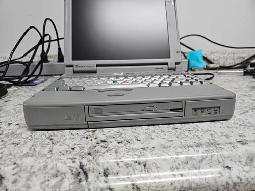 RARE Vintage Toshiba Tecra 730XCDT 12.1 Notebook Computer 82MB Windows NT CD - Picture 5 of 10
