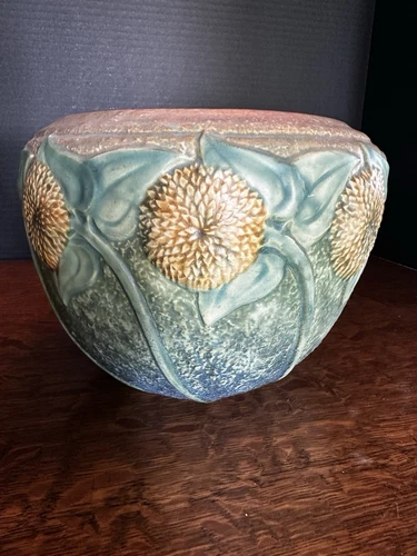 Roseville, Sunflower 6 Inch Jardiniere, Factory Condition. ￼