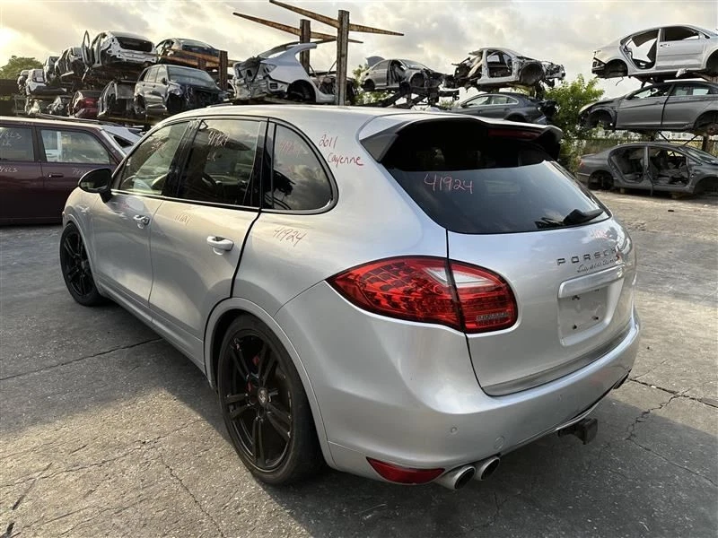 燃油蒸汽炭罐 2011 12 13 14 15 16 17 18 保时捷 Cayenne Turbo — 第 4/4 张图片