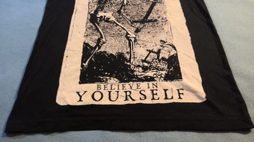 Camiseta Black Craft Cult Believe in Yourself Esqueleto Gótico Negro + Espada Gráfica Foto 3 de 4