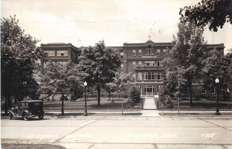 Escanaba MI St. Francis Hospital 1944 Real Photo Postcard EXCL OLD CAR *