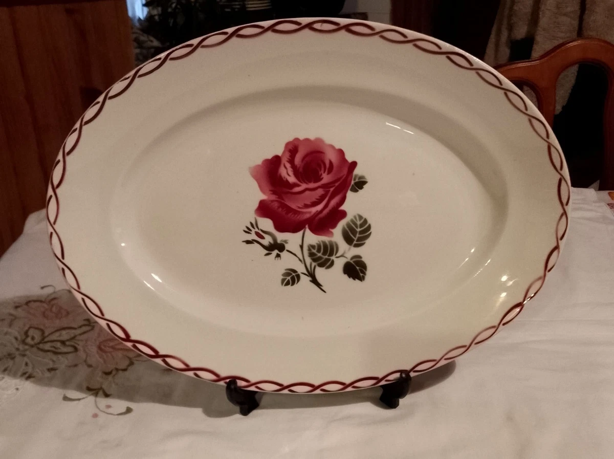 Grand Plat Ovale En Porcelaine Badonviller - Décor Roses Bordeaux - Vintage