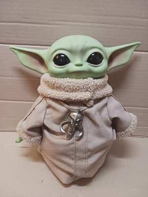Mattel - Star Wars The Mandalorian: Baby Yoda Plush w Mythosaur Necklace