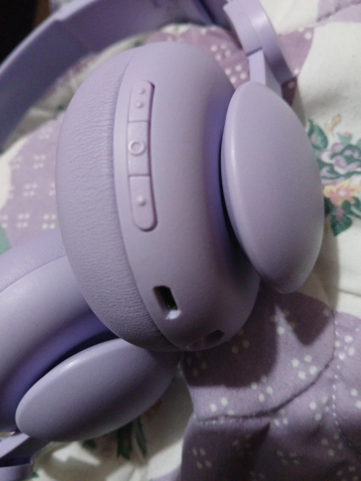 Wireless Bluetooth 5.0 Over-Ear Headphones with Noise Cancelling, Cords Optional - Image 4 of 4