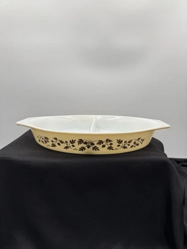 Vintage Pyrex Golden Acorn Divided Casserole Dish 1-1/2 Quart #30 no Lid