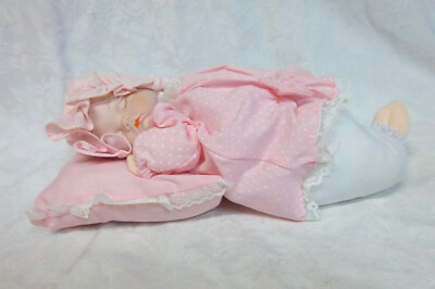 Davar Porcelain Musical ''Brahm's Lullaby'' 9' Baby Doll Pillow 11'' Collectible