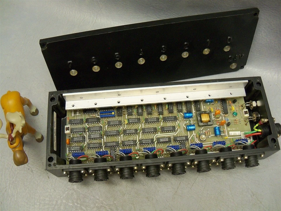 Sistema de E/S remoto Philips 7222-173-06973 con 8 conectores Foto 3 de 4