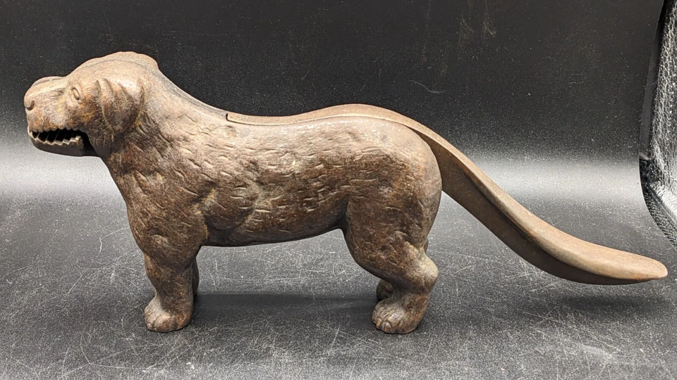 RARE ANTIQUE 1920s Cast Iron Copper Plating DOG NUTCRACKER .PATENT 273480 (1926) - Image 4 of 4