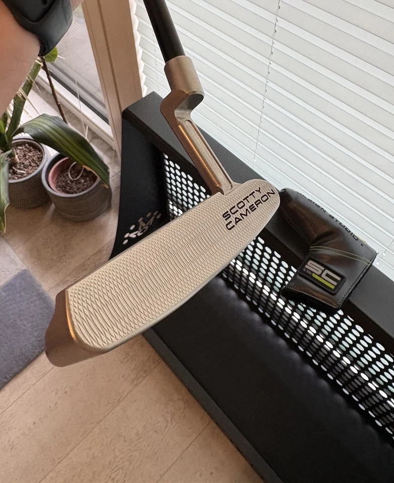 Scotty Cameron Super Select Newport Putter + Club Cameron + Black Shaft - Image 3 of 4