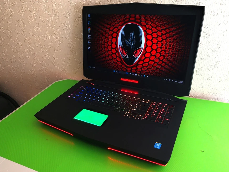 17 Inch Dell Alienware 17R3 Gaming Laptop Core i7 CPU 1TB Storage ( SSD And HDD) - Image 4 of 4