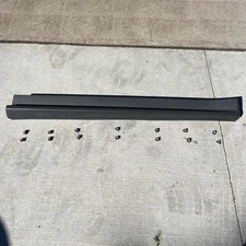 Passenger Side Right RH Front Lower Door Molding Trim for 10-17 Equinox 25824825