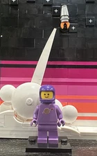 LEGO Classic Spaceman 🎨 Medium Lavender & Hands W/ Purple Accessories