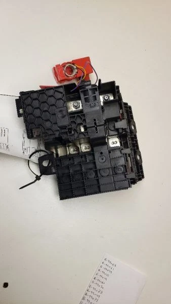 2020 BMW 540I POWER BAQTTERY DISTRIBUTION BOX 680294302 - Image 3 of 4